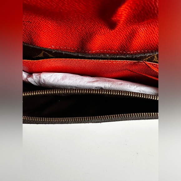 Louis Vuitton Wallet - Picture 6 of 11